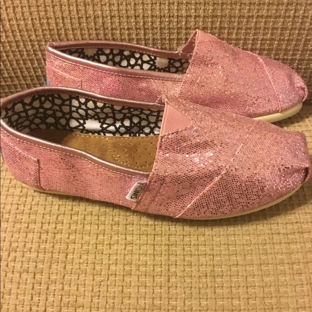 Toms size 6